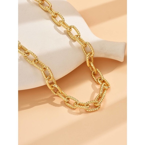 Minimalist chunky gold Chain Necklace - Picture 2 of 10